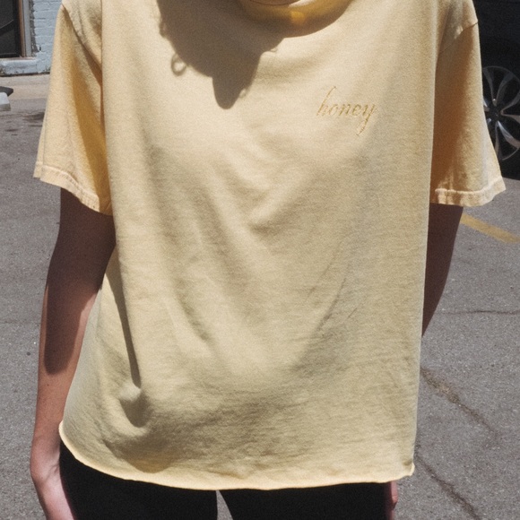 🦋LAST ONE Brandy Melville Honey T-shirt - Picture 3 of 7